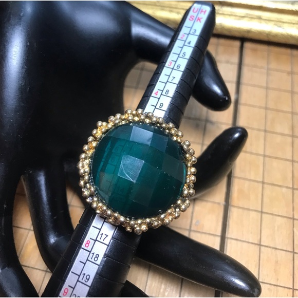 Gold Tone Brutalist Jade Faceted Costume Gem Statement Ring 1.25”x1.25” Sz 7.5 - Picture 2 of 11